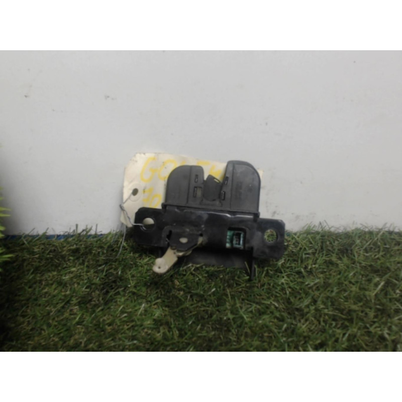 Serrure de coffre VOLKSWAGEN GOLF 4 d’occasion