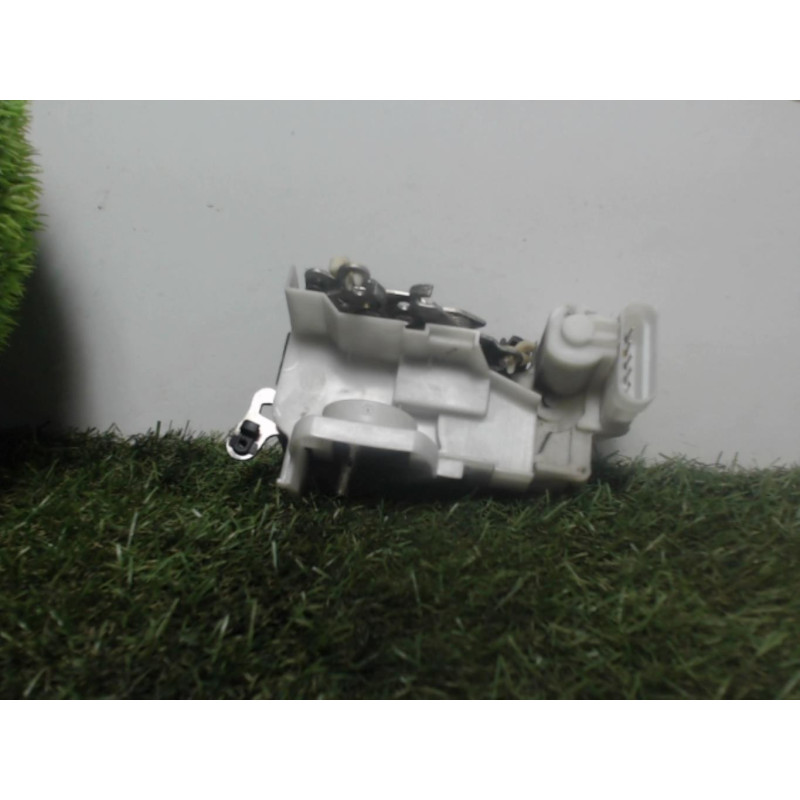Serrure avant droit FIAT PUNTO 2 PHASE 2 d’occasion