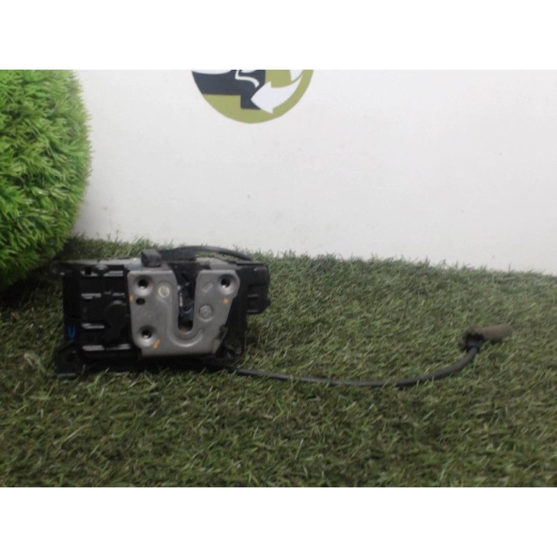 Serrure avant droit RENAULT CLIO 3 PHASE 2 d’occasion