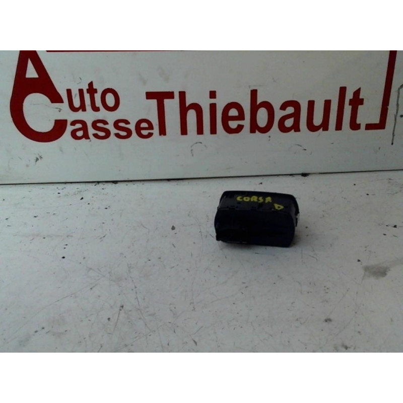 Interrupteur de leve vitre avant gauche OPEL CORSA D 1.4 16 d’occasion
