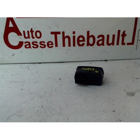 Interrupteur de leve vitre avant gauche OPEL CORSA D 1.4 16 d’occasion