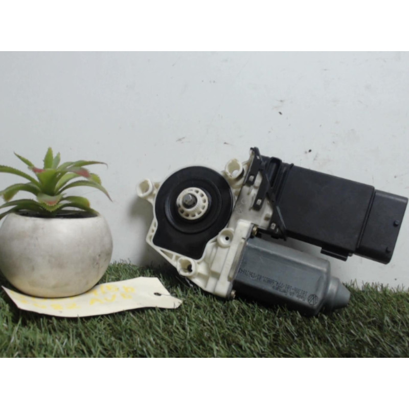 Moteur leve vitre avant droit VOLKSWAGEN GOLF 4 d’occasion