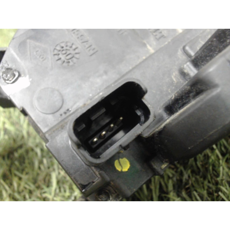 Serrure avant droit RENAULT CLIO 3 PHASE 2 d’occasion