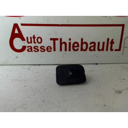 Interrupteur de leve vitre avant droit PEUGEOT BIPPER 1.3 HDI d’occasion