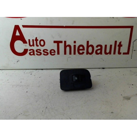 Interrupteur de leve vitre avant droit PEUGEOT BIPPER 1.3 HDI d’occasion