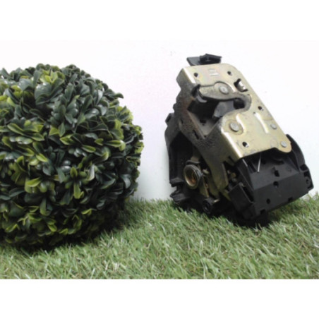 Serrure arriere droit FORD FOCUS 1 BREAK d’occasion