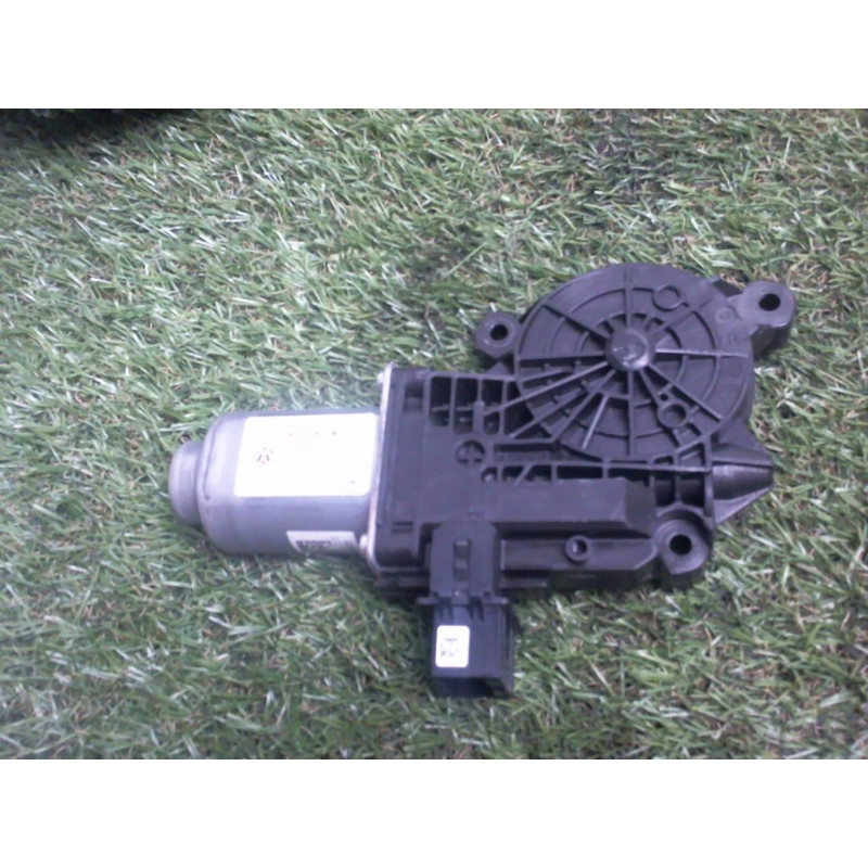 Moteur leve vitre avant droit RENAULT MEGANE 1 PHASE 2 COUPE d’occasion