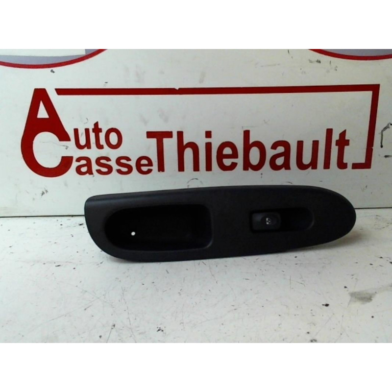 Interrupteur de leve vitre avant droit RENAULT CLIO 2 PH1 BERLINE (BB/CB/SB) RXT/INIT d’occasion