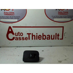 Interrupteur de leve vitre avant droit FIAT DOBLO d’occasion
