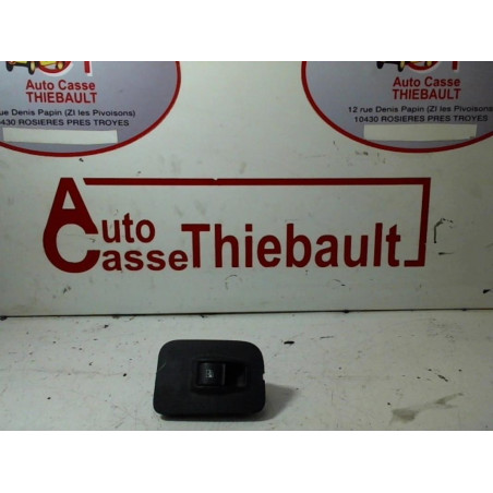 Interrupteur de leve vitre avant droit FIAT DOBLO d’occasion