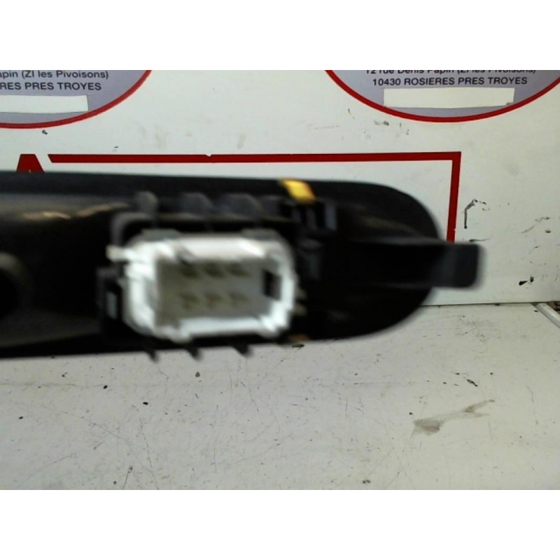 Interrupteur de leve vitre arriere droit RENAULT ESPACE IV PHASE 1 d’occasion