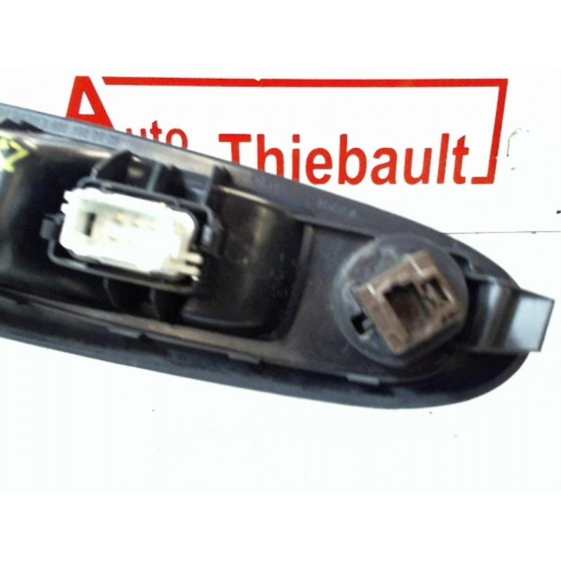 Interrupteur de leve vitre avant droit RENAULT CLIO II PHASE 2 d’occasion