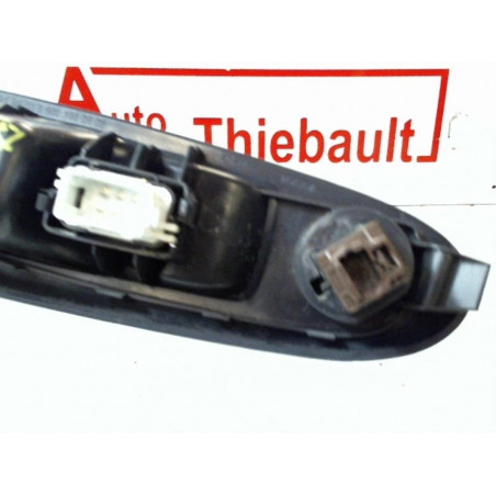 Interrupteur de leve vitre avant droit RENAULT CLIO II PHASE 2 d’occasion