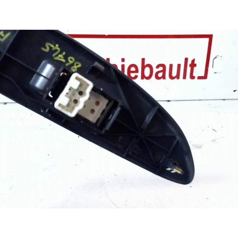 Interrupteur de leve vitre avant droit TOYOTA YARIS 1.0 d’occasion