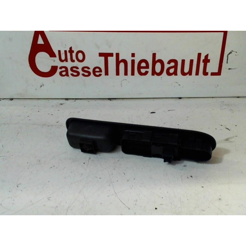 Interrupteur de leve vitre avant droit PEUGEOT 307 PHASE 1 d’occasion
