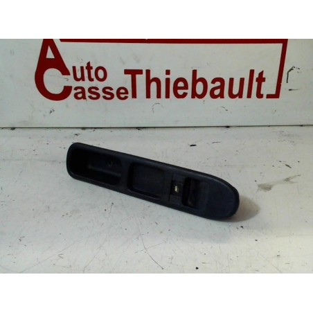 Interrupteur de leve vitre avant droit PEUGEOT 307 PHASE 1 d’occasion