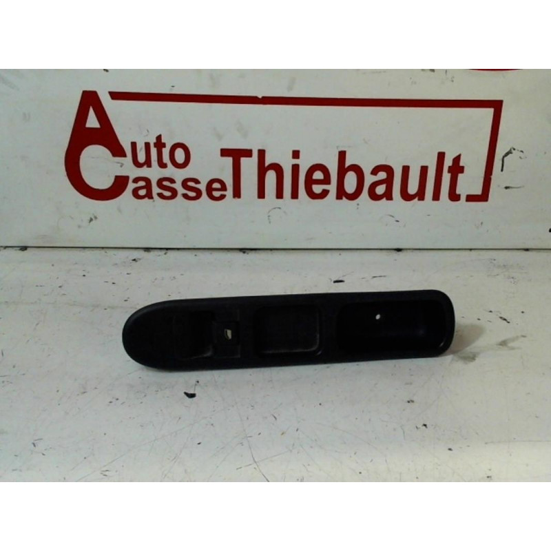 Interrupteur de leve vitre avant droit PEUGEOT 307 PHASE 1 d’occasion