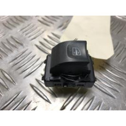 Interrupteur de leve vitre avant droit RENAULT CLIO 4 PHASE 1 d’occasion