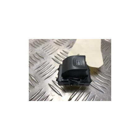 Interrupteur de leve vitre avant droit RENAULT CLIO 4 PHASE 1 d’occasion