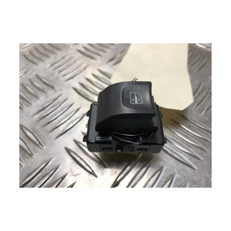 Interrupteur de leve vitre avant droit RENAULT CLIO 4 PHASE 1 d’occasion