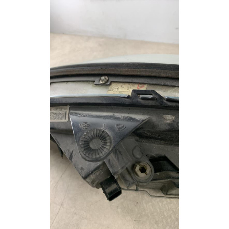 Optique avant principal droit (feux)(phare) FORD FOCUS 1 BREAK d’occasion