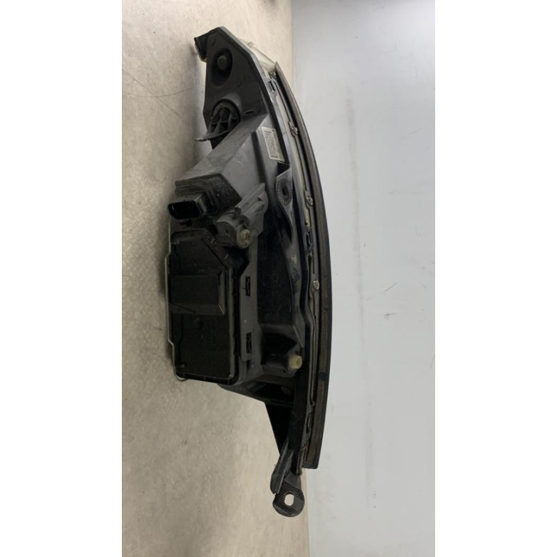 Optique avant principal droit (feux)(phare) FORD FOCUS 1 BREAK d’occasion