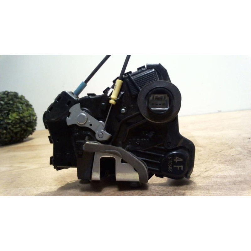 Fermeture centralisee avant droit TOYOTA RAV4 2 PHASE 1 d’occasion