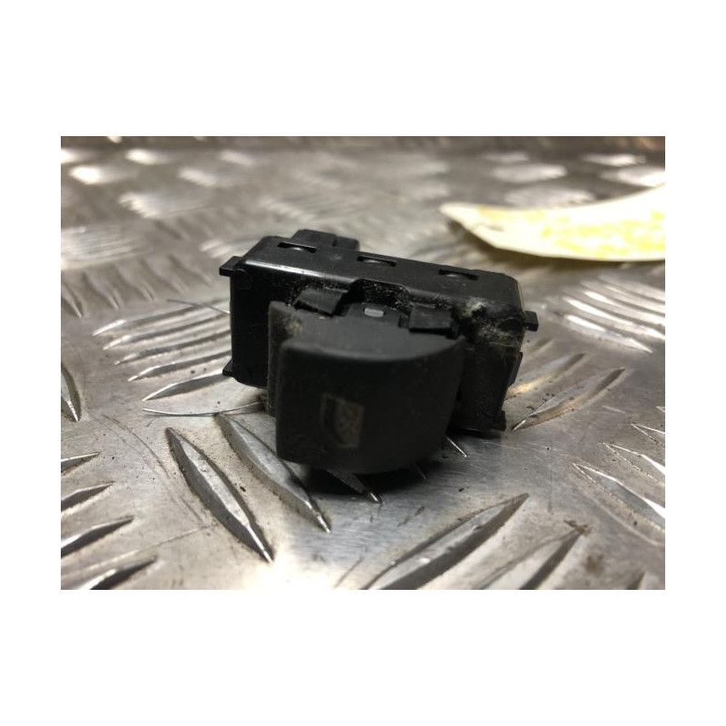 Interrupteur de leve vitre avant gauche CITROEN BERLINGO 2 PHASE 1 d’occasion