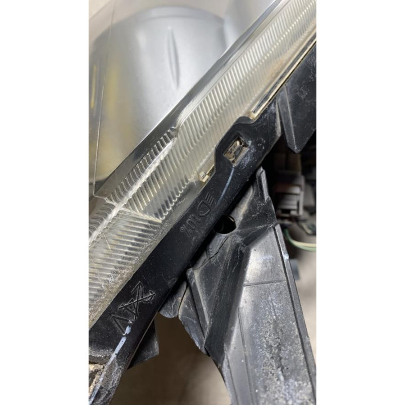 Optique avant principal gauche (feux)(phare) TOYOTA AVENSIS 2 PHASE 2 d’occasion