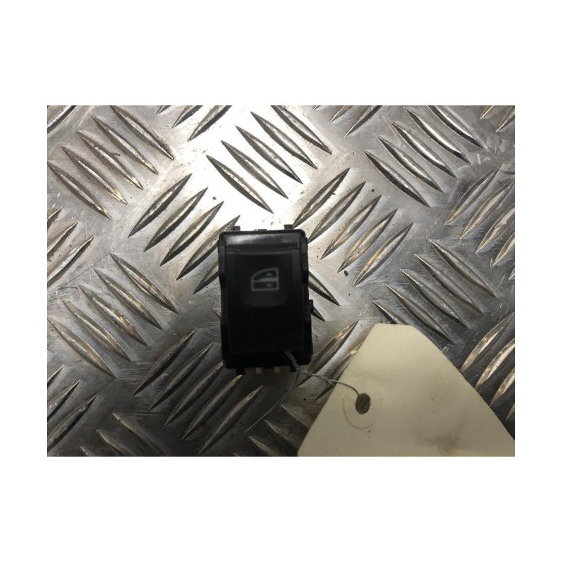 Interrupteur de leve vitre avant droit RENAULT CLIO 4 PHASE 2 d’occasion