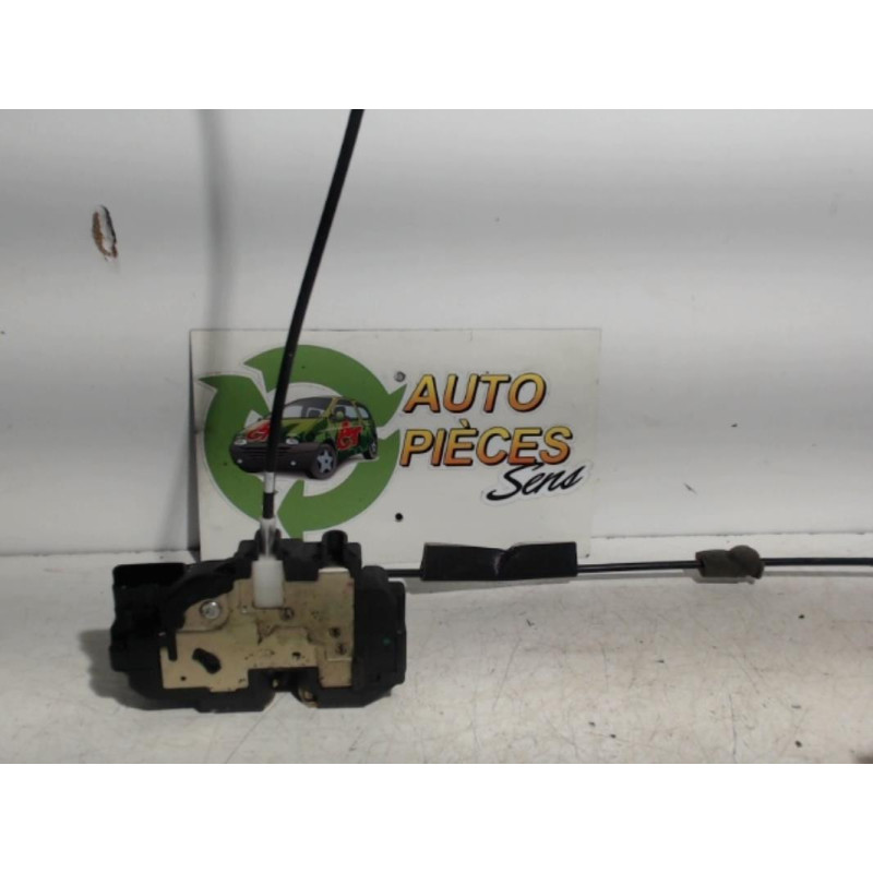 Serrure avant droit NISSAN MICRA 3 PHASE 1 d’occasion