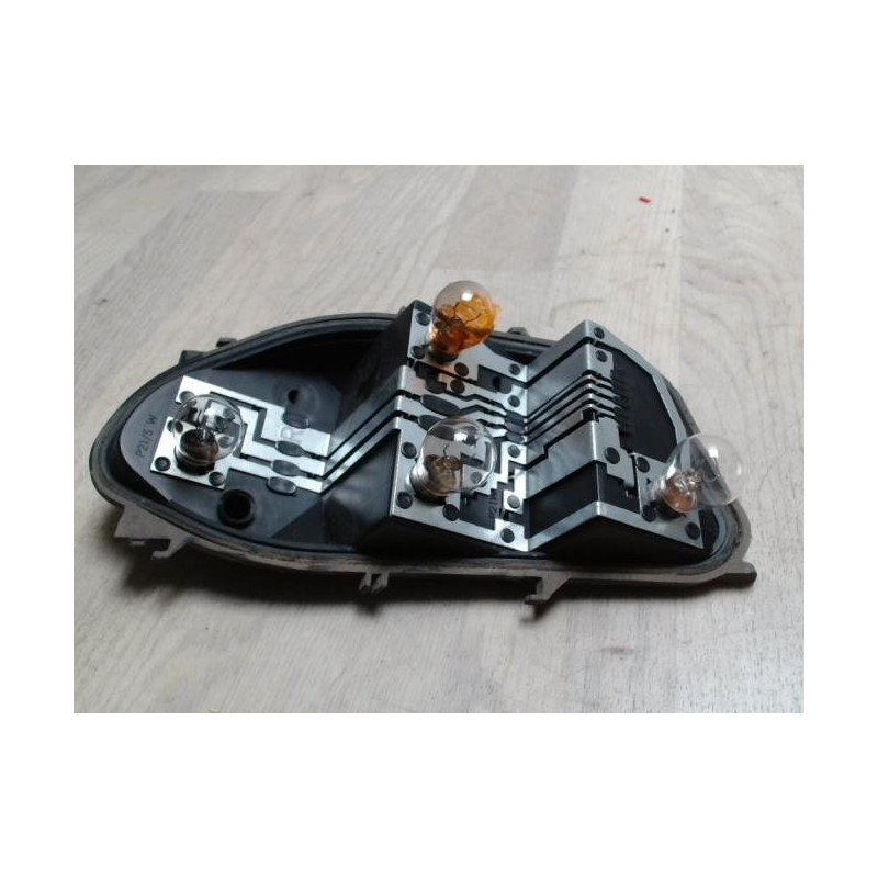 Platine feu arriere droit RENAULT CLIO 3 PHASE 1 d’occasion