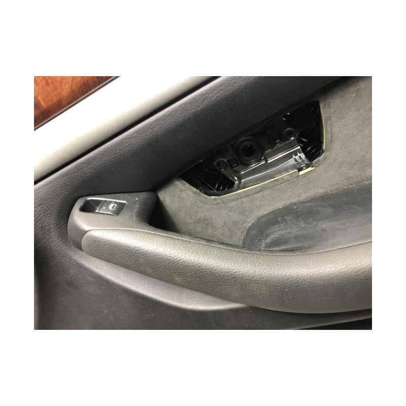 Panneau de porte avant droit AUDI A8 2 PHASE 1 d’occasion