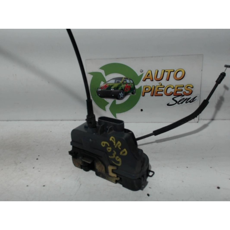 Serrure arriere droit RENAULT SCENIC 2 PHASE 1 d’occasion