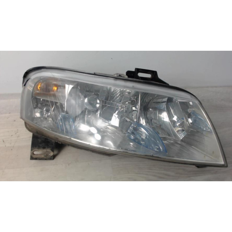 Optique avant principal droit (feux)(phare) FIAT STILO BREAK d’occasion