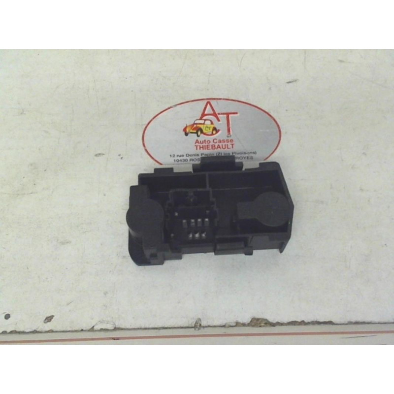 Platine feu arriere droit RENAULT MEGANE I PHASE 1 d’occasion