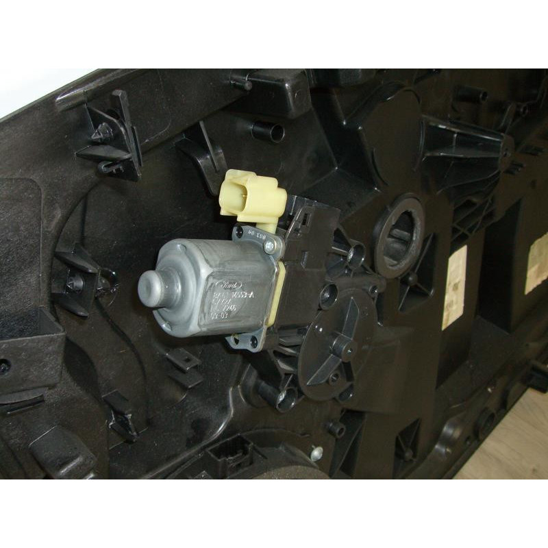 Leve vitre electrique avant droit FORD FIESTA 6 PHASE 1 d’occasion