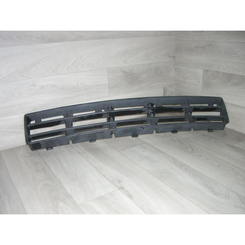 Grille de pare choc VOLKSWAGEN GOLF 4 d’occasion