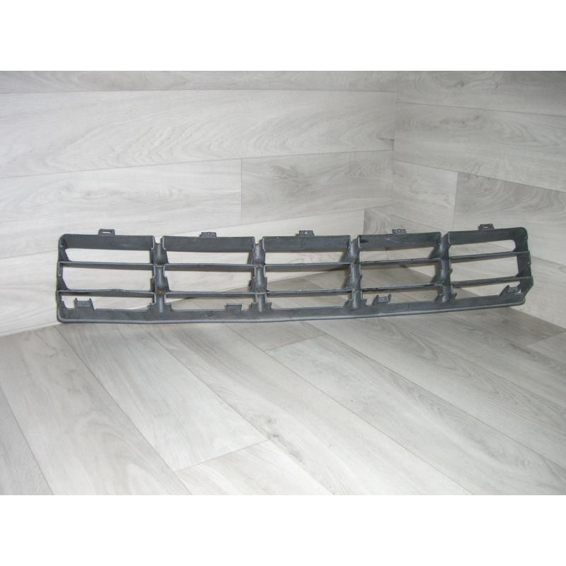 Grille de pare choc VOLKSWAGEN GOLF 4 d’occasion