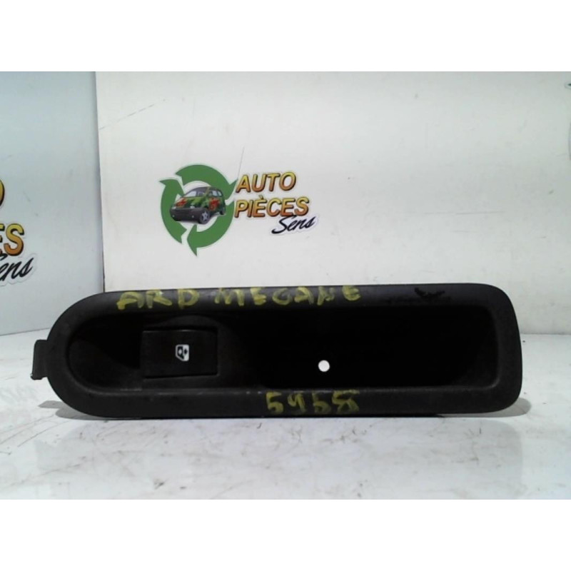 Interrupteur de leve vitre arriere droit RENAULT SCENIC 2 PHASE 1 d’occasion