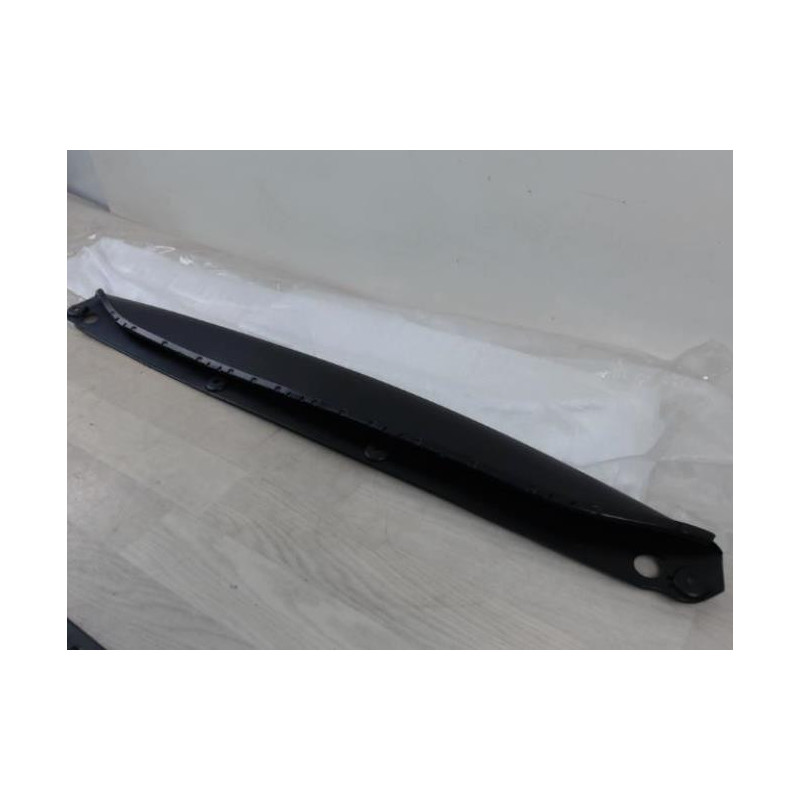 Moulure de pare choc avant JAGUAR E-PACE PHASE 1 d’occasion