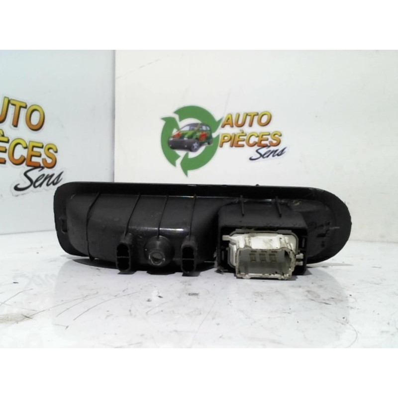 Interrupteur de leve vitre arriere gauche RENAULT SCENIC 2 PHASE 1 d’occasion
