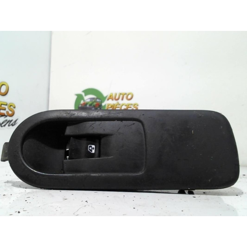 Interrupteur de leve vitre avant droit RENAULT SCENIC 2 PHASE 1 d’occasion