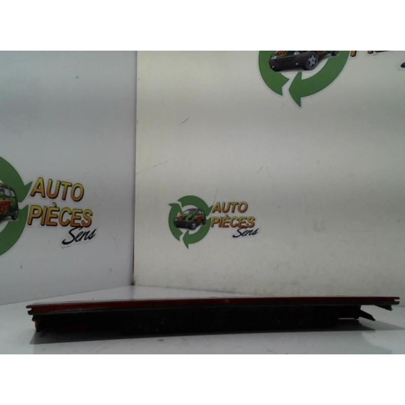Feu arriere stop central FORD  d’occasion