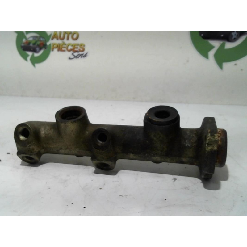 Maitre cylindre (freinage) RENAULT R11 d’occasion