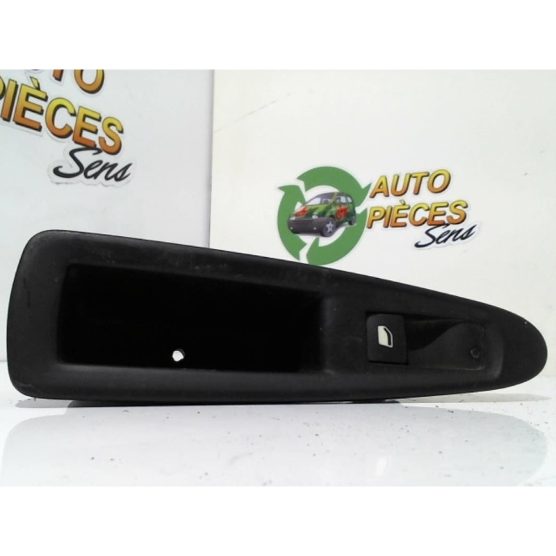 Interrupteur de leve vitre arriere droit CITROEN C3 1 PHASE 1 d’occasion
