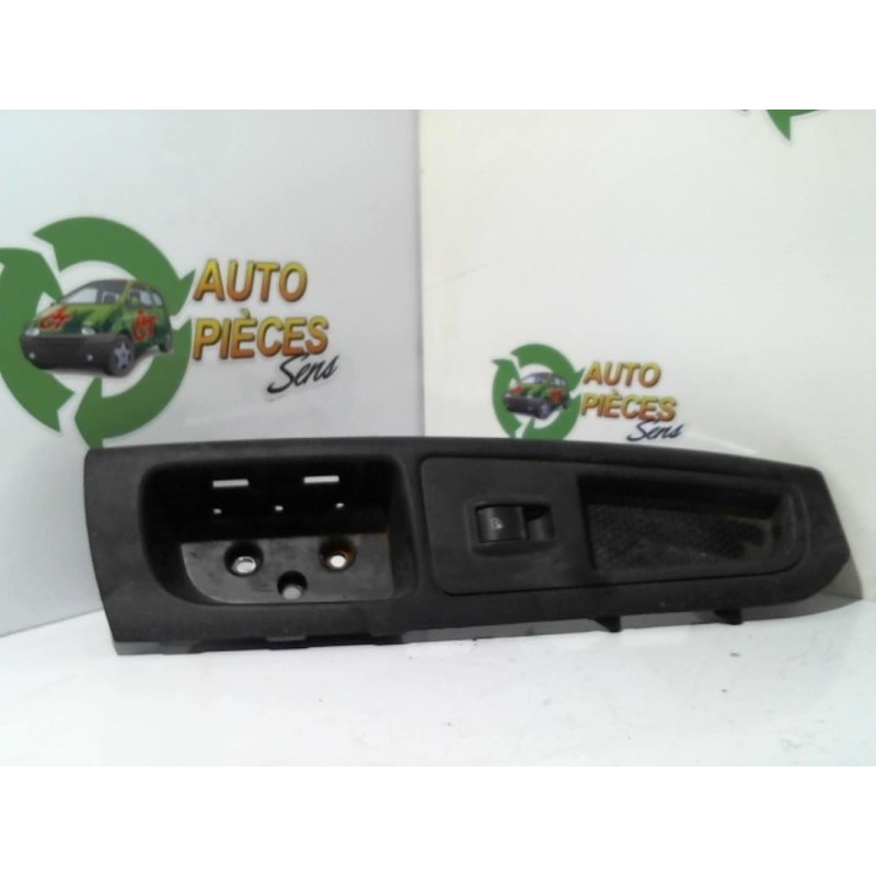 Interrupteur de leve vitre avant droit FIAT BRAVO 2 d’occasion