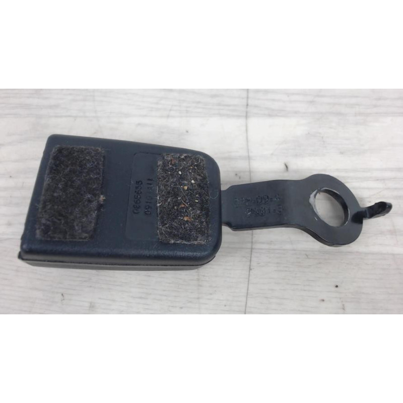 Attache ceinture avant droit DACIA SANDERO 1 d’occasion