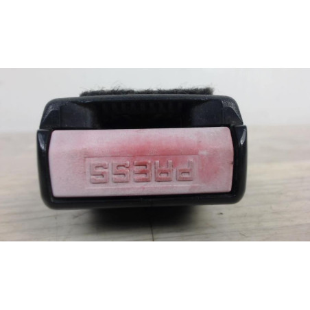 Attache ceinture avant droit DACIA SANDERO 1 d’occasion