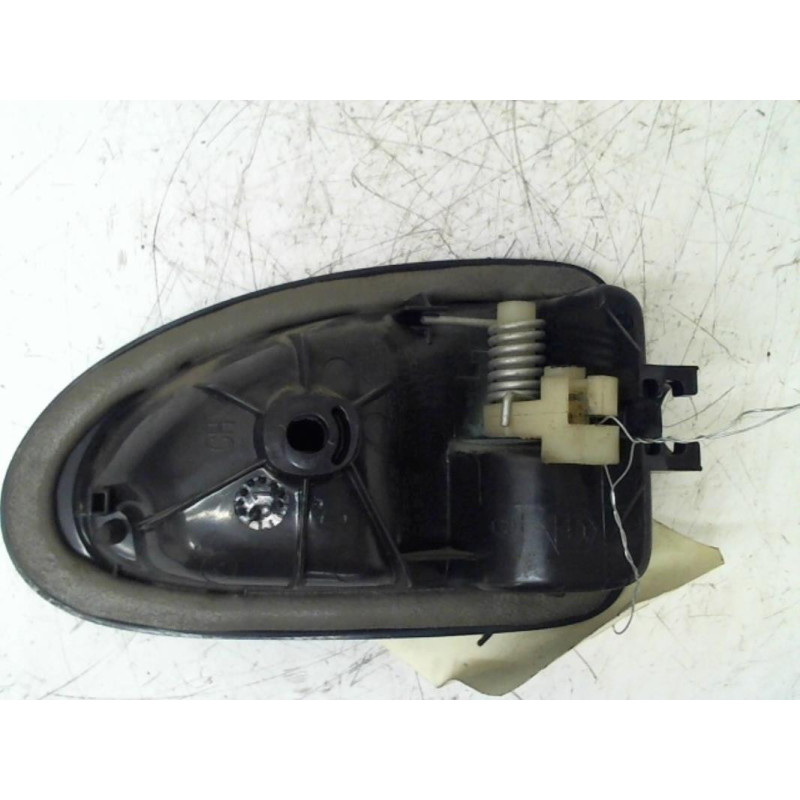 Poignee porte avant droit RENAULT CLIO 2 PHASE 2 d’occasion